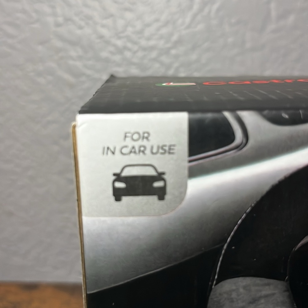 Castrol Portable Vacuum Cleaner- New In Box - Picture 3 of 9